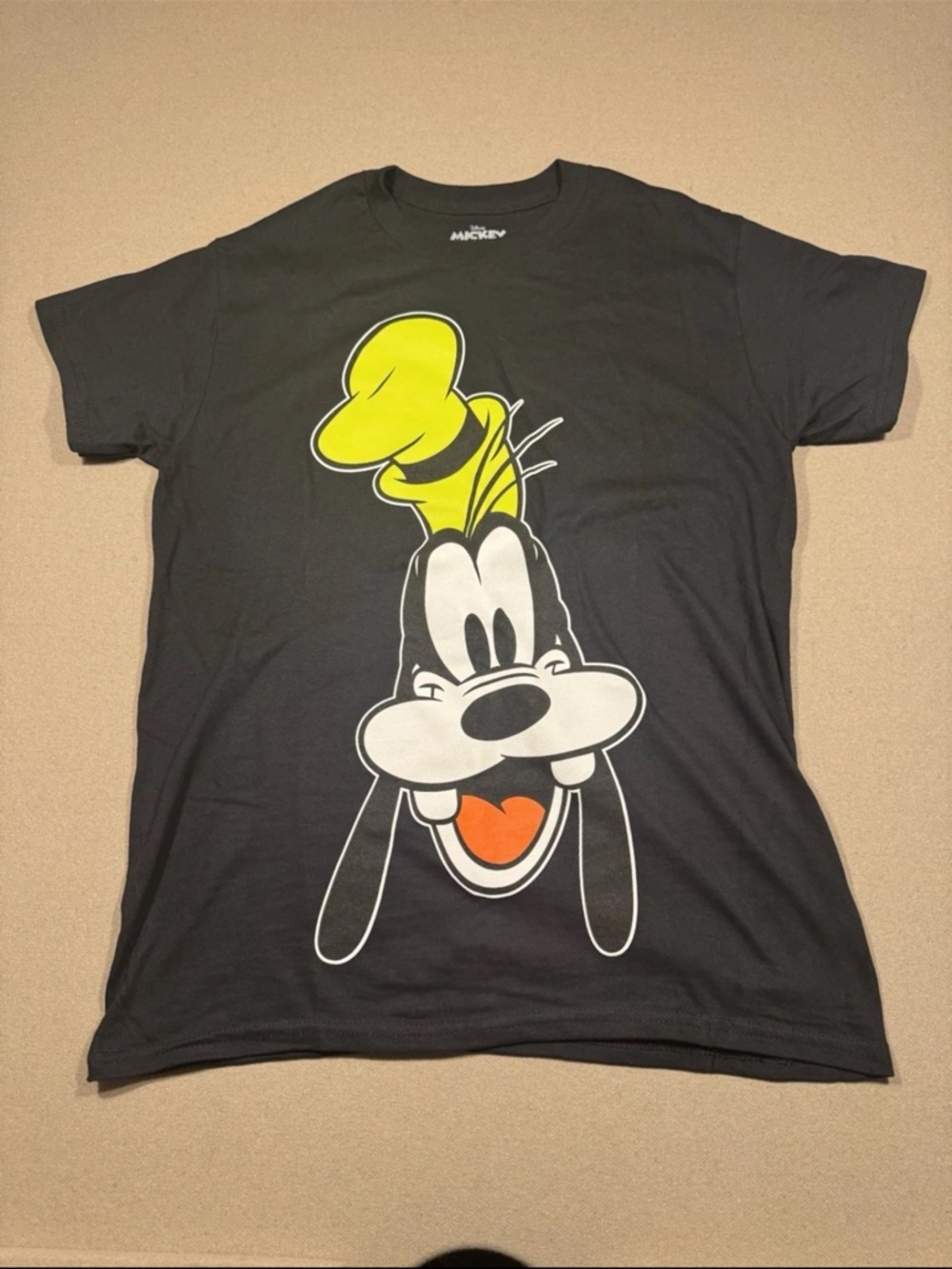 Disney Goofy Graphic Tee - Black with Yellow & Orange Print men’s small new